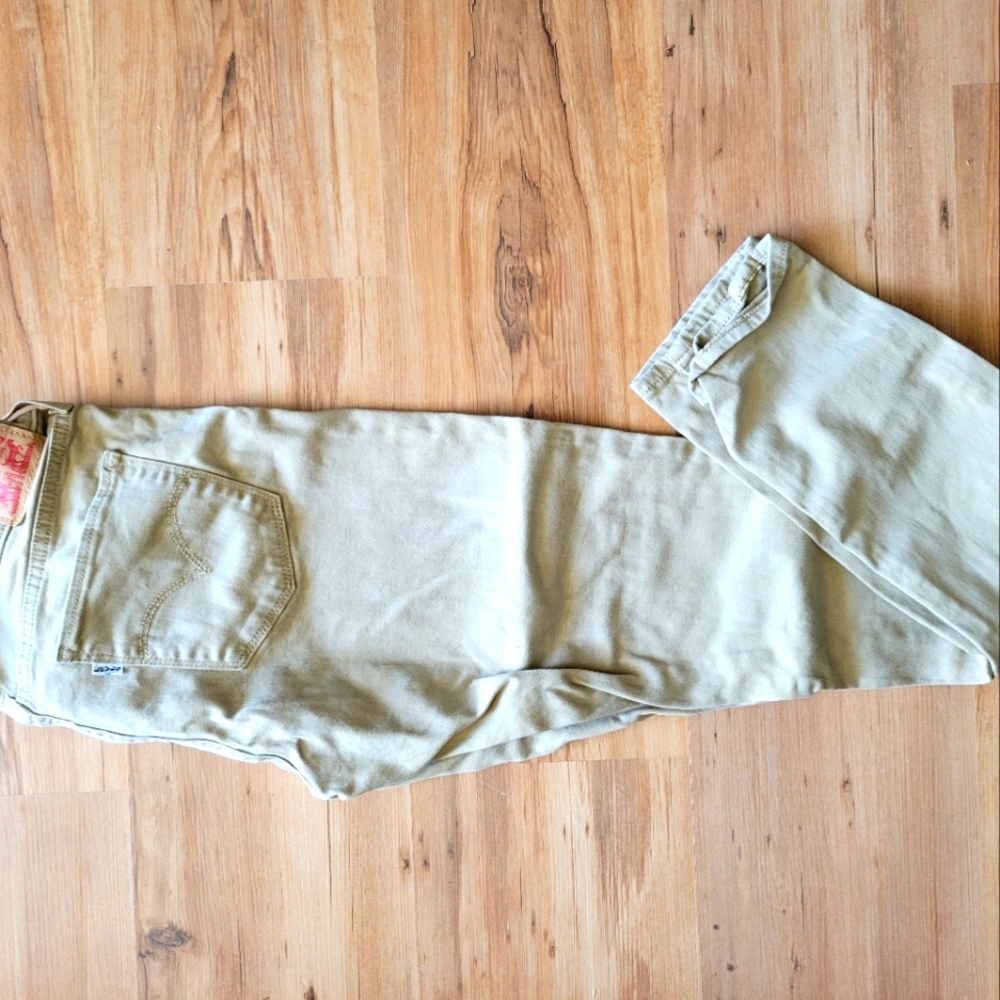 Levi 711 - Skinny Khaki - sz 29